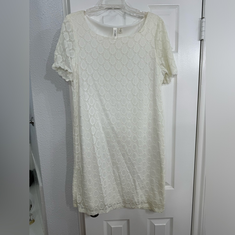 Like new, women’s white/off white/cream dress, size L